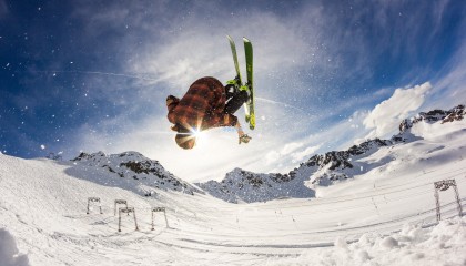 阿尔卡拉斯横扫对手强势晋级 美网男单八强战再迎巅峰对决