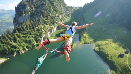 体育公益携手共进，爱心传递温暖人心