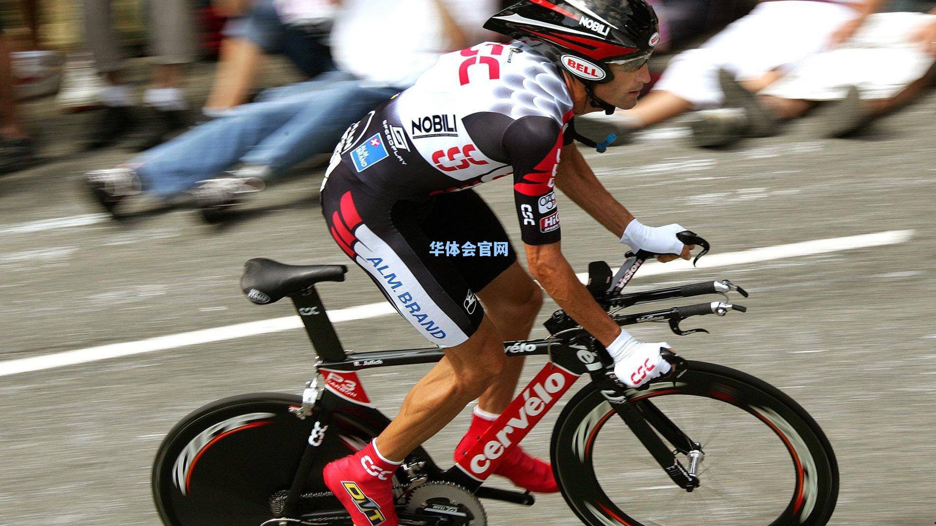 梅里诺帽子戏法创生涯里程碑 赛后珍藏比赛用球纪念历史性时刻